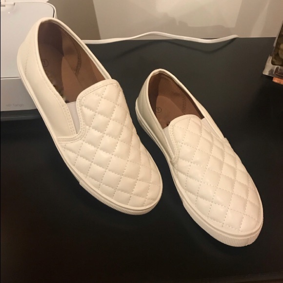 New quilted white slip ons size 7 left - Picture 6 of 6